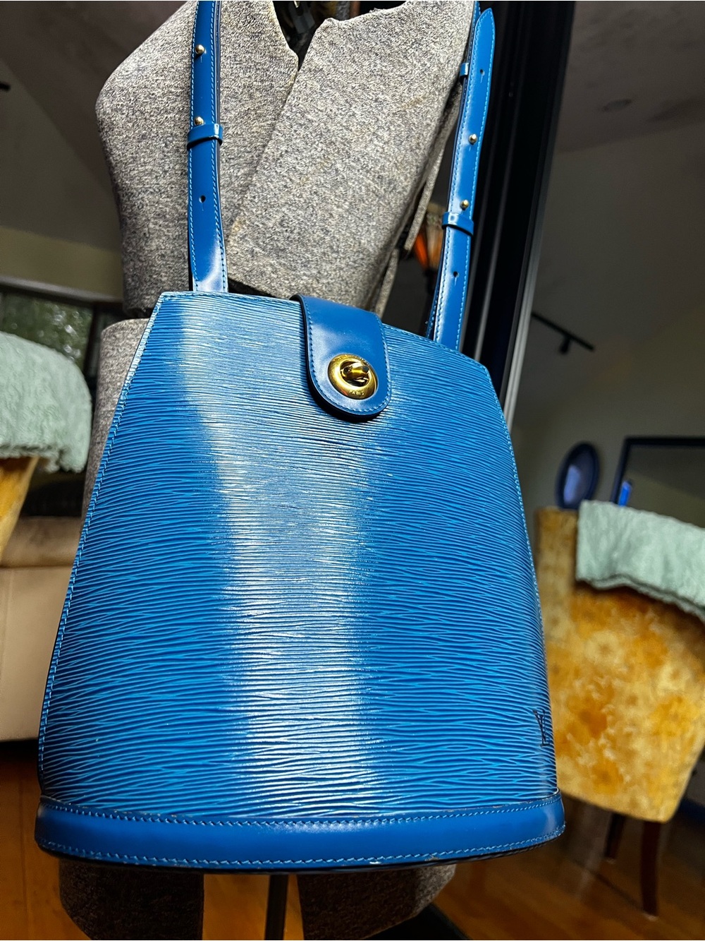 Louis Vuitton Epi Cluny Toledo Blue Shoulder Bag GM Vintage LV Leather Dust Bag